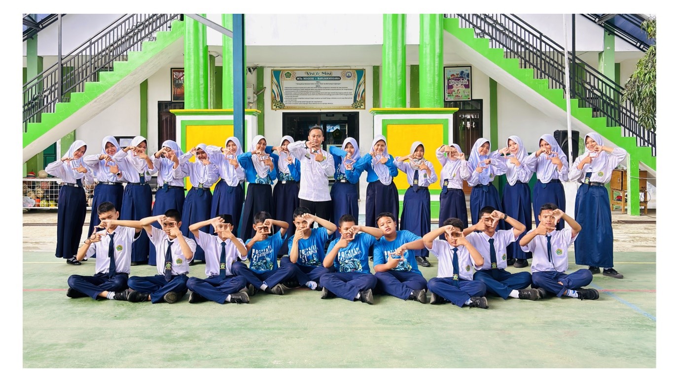 Eksktrakurikuler FOSI MTs Negeri 1 Banjarnegara Dalami Penggunaan Kamera Mirrorless