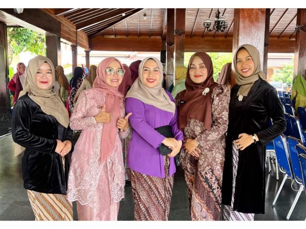 Guru MTs Negeri 1 Banjarnegara Meriahkan Peringatan Hari Kartini oleh GOW Kabupaten Banjarnegara