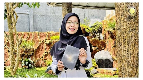 Guru MTs Negeri 1 Banjarnegara Terbitkan Buku Puisi Solo Kedua Berjudul “Azimat”