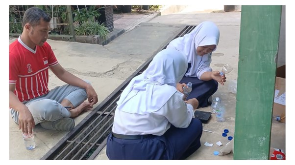 Riset Lapangan Terus Dimatangkan, Tim OPSI Madtsansa Teliti Hubungan Tekstur Tanah dan Laju Infiltrasi Air