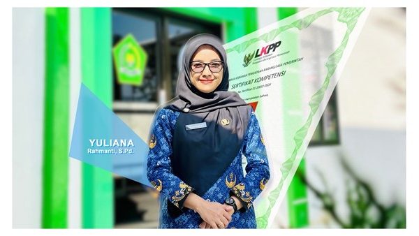Guru Matematika Madtsansa Yulia Rahmanti Lulus Uji Kompetensi Pengadaan Barang/Jasa Pemerintah